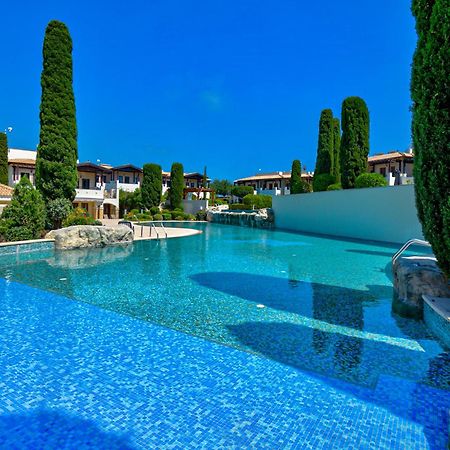 2 Bedroom Apartment Assia With Communal Pool, Aphrodite Hills Resort Kouklia Exterior foto