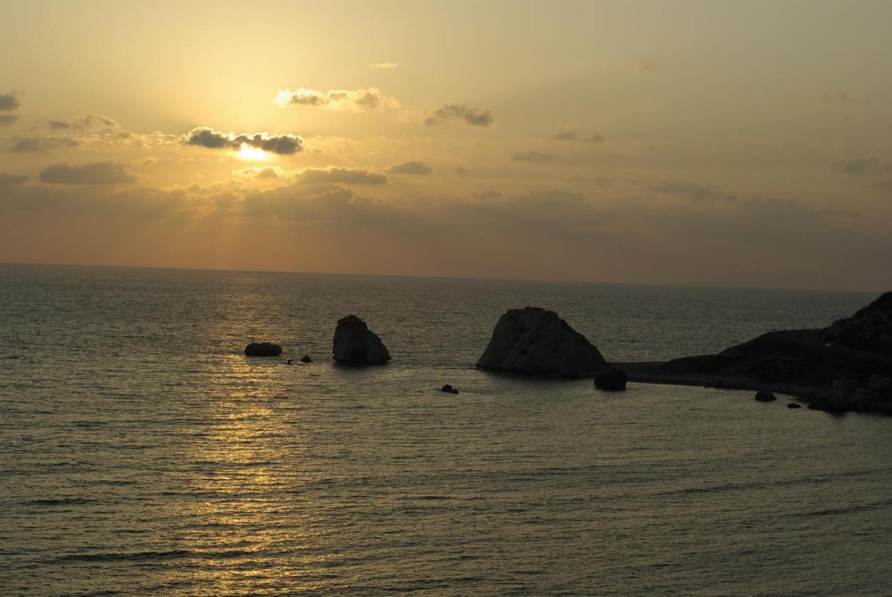 2 Bedroom Apartment Assia With Communal Pool, Aphrodite Hills Resort Kouklia Exterior foto
